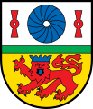 Wappen von Mühlpfad mit zwei Mühleisen und einen Mühlstein im Schildhaupt