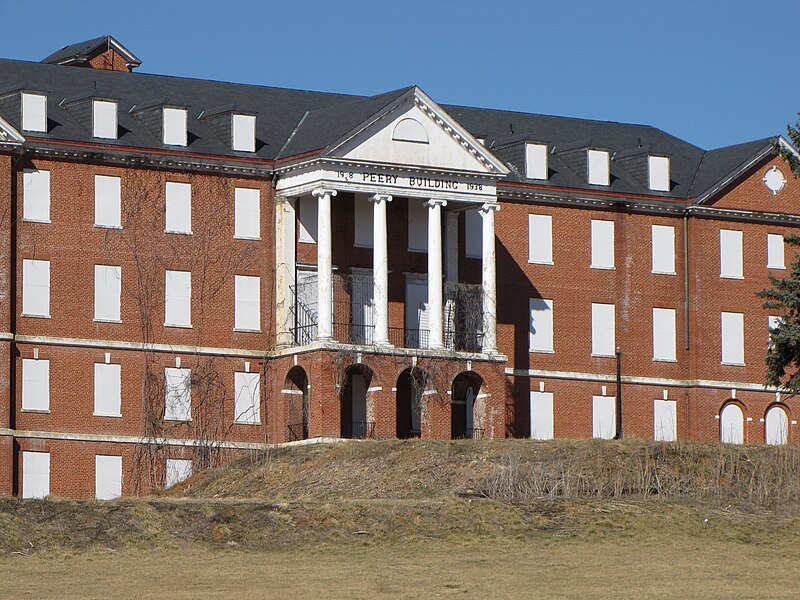 File:DeJarnette Center Peery Building, 2011.jpg