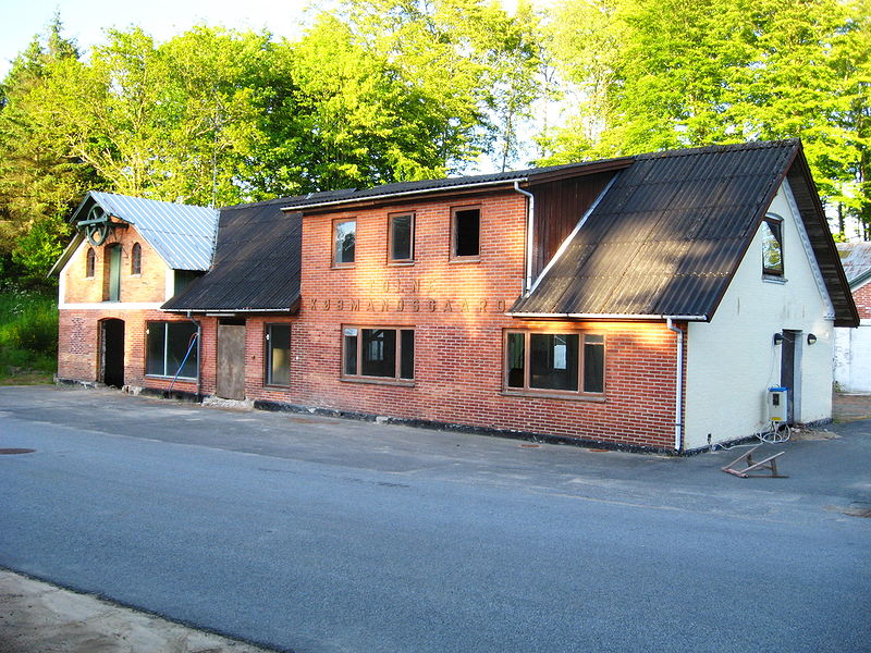 File:Derelict Tolne Koebmandsgaard ubt.jpeg