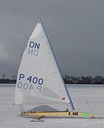 Споряджений буєр класу «International DN» на льоду