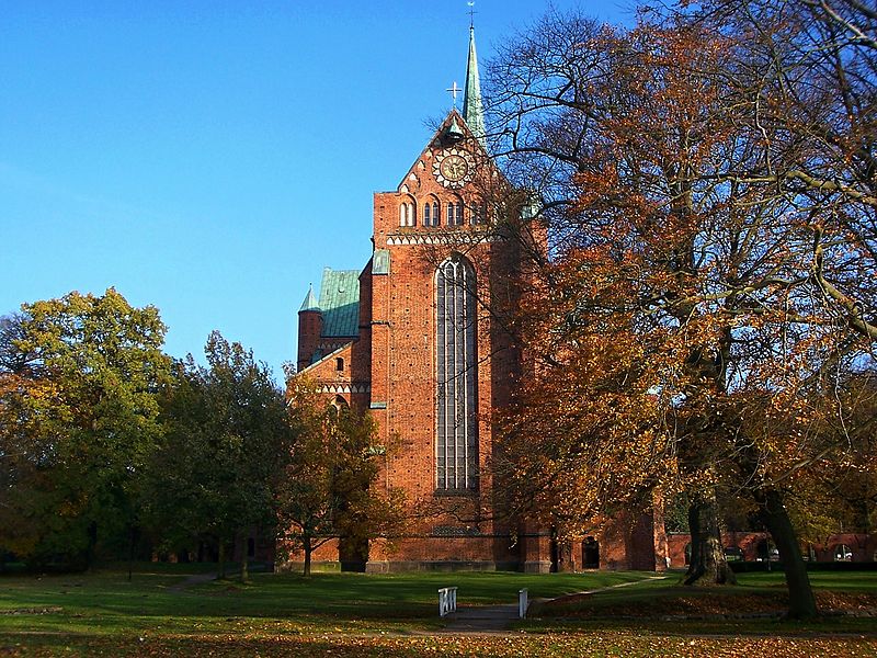 File:Doberaner Münster.jpg