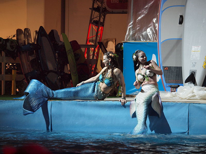File:DoubleBubble Mermaids at Helsinki International Boat Show 2016 5.jpg