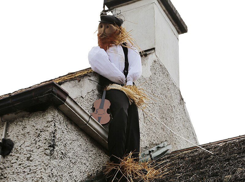 File:Durrow Scarecrow Festival 2013 19.jpg