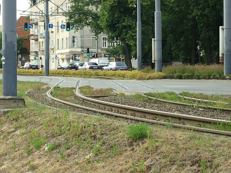 File:Elbląg, Aleja Grunwaldzka, tramvajová trať.JPG