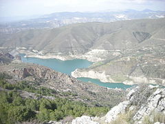 Vista general del embalse de Canales