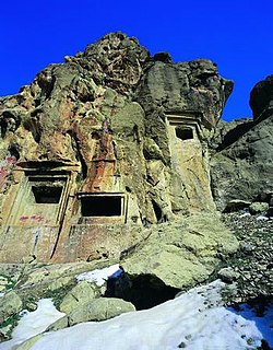 Eshaqvand rock tombs