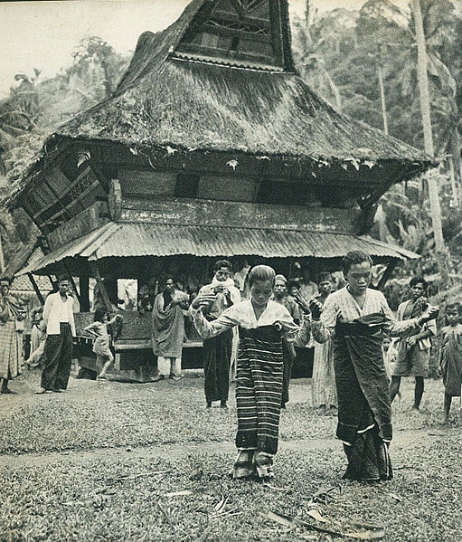 File:Ethnic Batak dancers, Indonesia Tanah Airku, p16.jpg