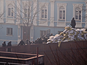 Міліція на барикаді на вулиці Трьохсвятительській біля Українського дому