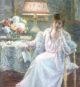 Interieur met elegante vrouw, ca. 1900