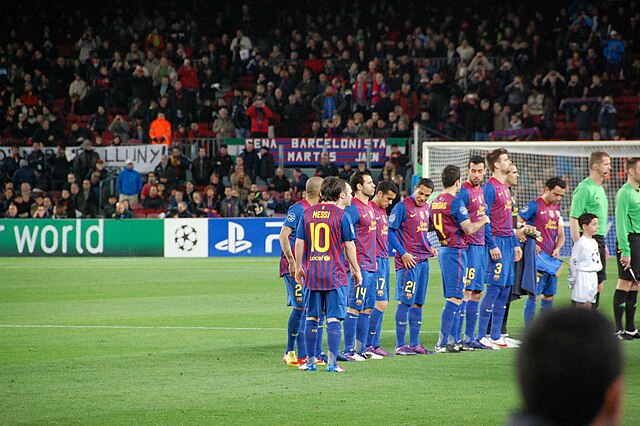 Adriano (middle, #21) as a Barcelona player in 2012