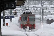 50.–51. KW Die Elektrolokomotive Re 4/4 II (Typ 11109) der SBB CFF FFS mit dem InterRegio 2165 im verschneiten Bahnhof von Airolo auf der Strecke vom Bahnhof Basel SBB zum Bahnhof Locarno (Februar 2014).