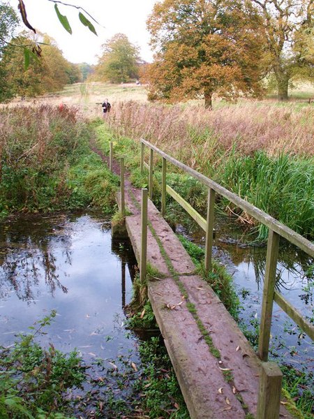 File:Footbridge on the Wolds Way - geograph.org.uk - 1564279.jpg