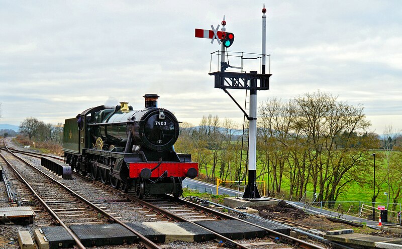 File:Foremarke Hall runs round at Broadway - geograph.org.uk - 6011107.jpg