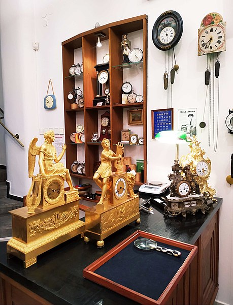 File:French and Black forest clocks at CLOCK GALLERY in Prague.jpg