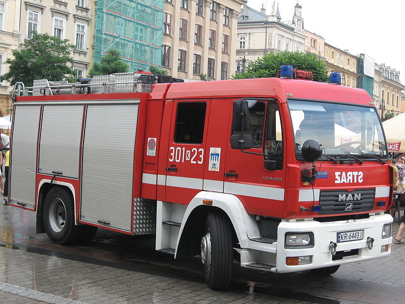 File:GBARt 2,5-24 Man of JRG 1 on the Main Market Square in Kraków.jpg