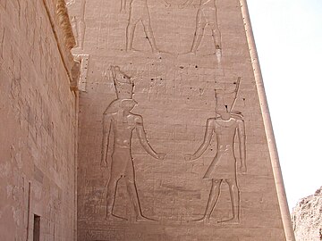 Leva strana levog pilona hrama Edfu