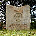 image=http://commons.wikimedia.org/wiki/File:Gedenkstein_10_Jahre_Grundschule_Obercarsdorf_%282002%29.jpg