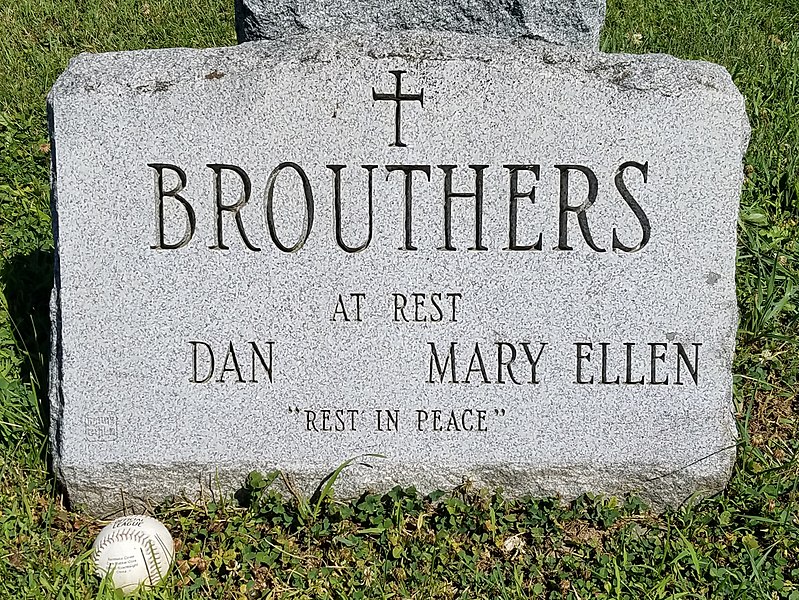 File:Grave of Dan Brouthers.jpg