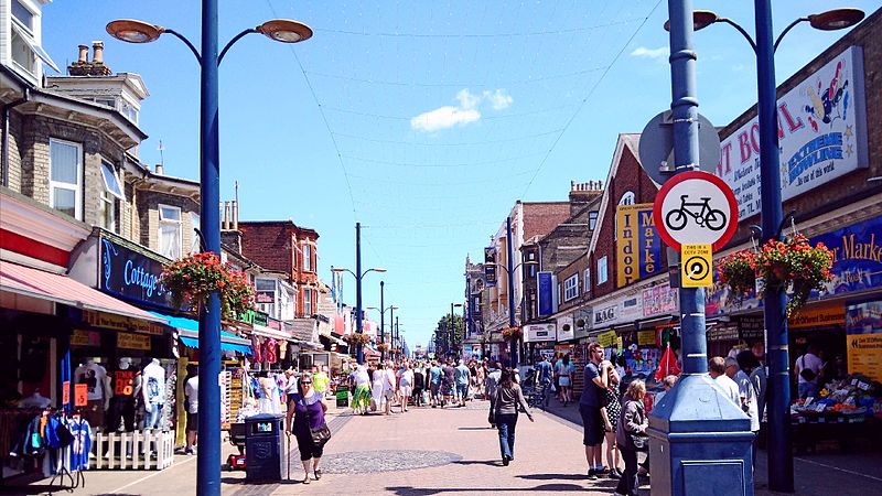 File:Great Yarmouth Regent Road.jpg