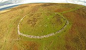 Insediamento dell'età del bronzo di Grimspound su Dartmoor.jpg