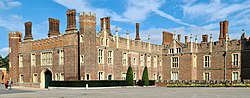 Hampton Court Palace (3).jpg