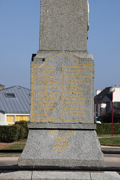 File:Hanvec Monument aux morts-04.JPG