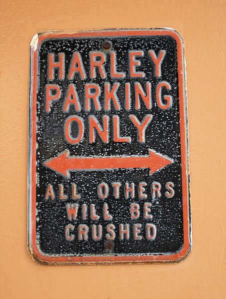 File:Harley-Davidson parking sign, Lucaya Harbour, Freeport, Bahamas.jpg