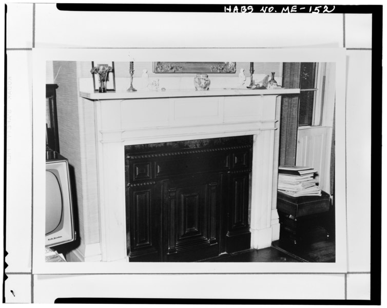 File:Historic American Buildings Survey S. E. Cobbs, Photographer 1971 MARBLE MANTEL, SOUTH WALL, SOUTHWEST HALF OF DOUBLE PARLOR, FIRST FLOOR - Henry Tallman House, 982 High Street, HABS ME,12-BATH,9-7.tif