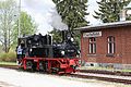 Sachgesamtheit Eisenbahnstrecke Schönheide-Süd – Carlsfeld, mit dem Einzeldenkmal: Bahnhof Carlsfeld (siehe Einzeldenkmalliste – Obj. 08956706, Carlsfelder Hauptstraße 59, 59a) und den Sachgesamtheitsteilen: Betonbrücke, Flussregulierung und Bahndamm (östlich Wilzschmühle), Steinbogenbrücke (östlich Wilzschmühle, über Schlangenweg), Auflager und Strompfeiler einer ehemaligen Stahlfachwerkbrücke über die Zwickauer Mulde und Teilstück der Eisenbahnstrecke mit Gleis-, Signal-, Sicherungs- und Fernmeldeanlagen, Bahnsteig- und Gleisfeldbeleuchtung, Streckenkilometrierung, Beschilderung, darüber hinaus mit den Sachgesamtheitsbestandteilen für den Teilabschnitt Schönheide, OT Wilzschhaus (siehe Sachgesamtheitsliste Schönheide, OT Wilzschhaus – Obj. 08955384)