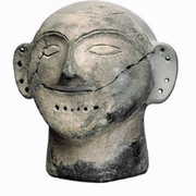 رأس طيني بالحجم الطبيعي ، 4500-4000 قبل الميلاد