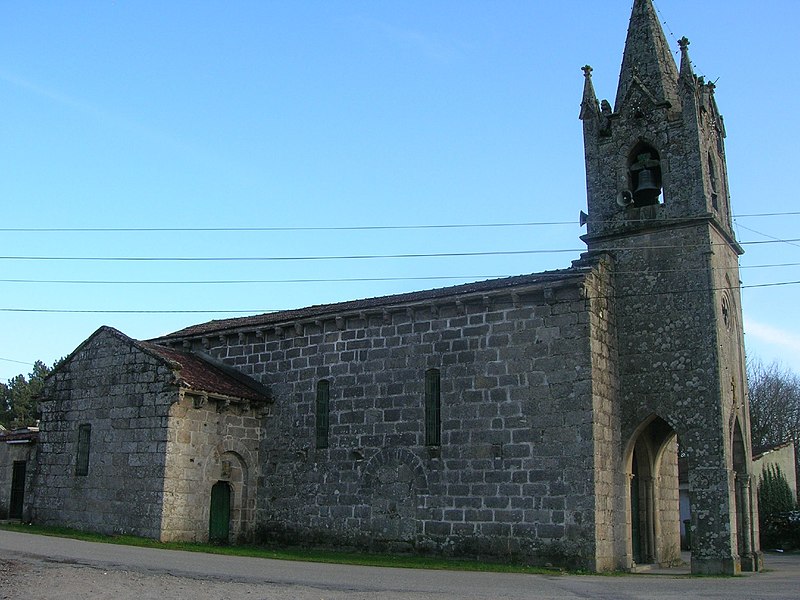 File:Iglesia de San Pedro de Angoares (470333771).jpg