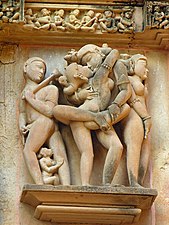 Couple s'embrassant du temple Lakshmana