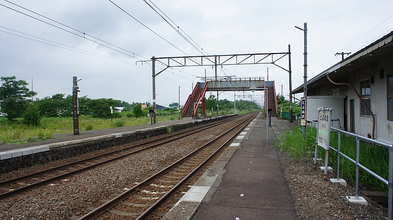 File:JR Hakodate-Main-Line Toyonuma Station Platform.jpg