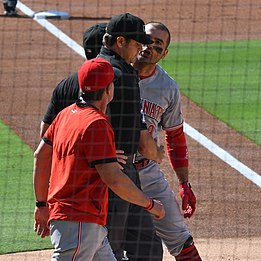 Votto personally apologizes to 6-year-old fan after ejection