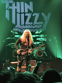 John Sykes con i Thin Lizzy nel 2007.