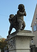 Die Brunnenfiguren von rechts