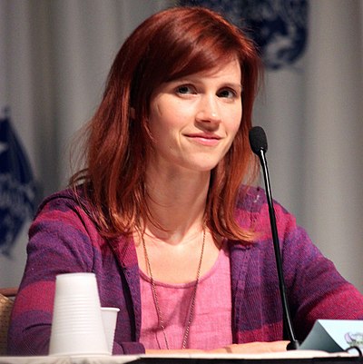 Julie McNiven Net Worth, Biography, Age and more