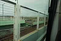 タンカーが衝突して損傷した関西空港連絡橋（列車代行バス車内から撮影）