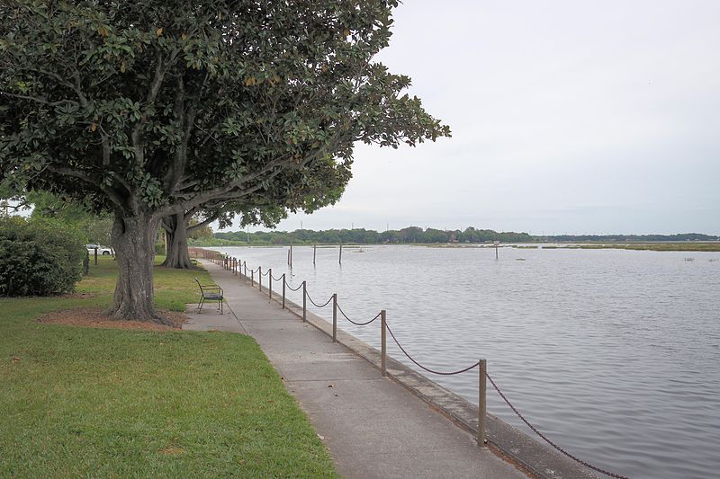 File:Kissimmee Lakefront Park-1.jpg