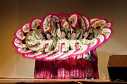 Korean.Dance-Buchaechum-01.jpg