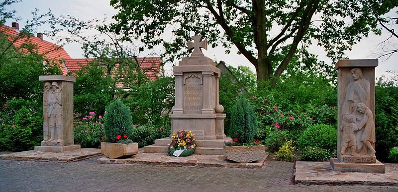 File:Kriegerdenkmal Steinbeck 01.jpg