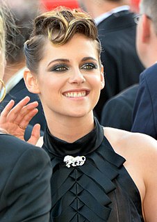 Kristen Jaymes Stewart ist eine US-amerikanische Filmschauspielerin, Regisseurin und Drehbuchautorin. Sie ist die erste und bisher einzige US-Amerikanerin, die den Filmpreis César, der als französisches Pendant des Oscars gilt, gewinnen konnte.