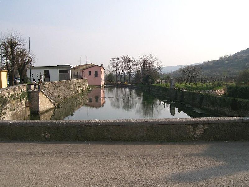 File:Lago della Mora.jpg