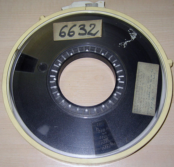 10+1⁄2-inch (270 mm) diameter reel of 9-track tape