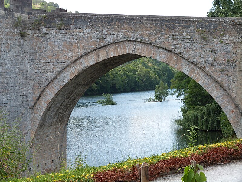 File:Le pont Valentré à Cahors (Lot) - 04.jpg