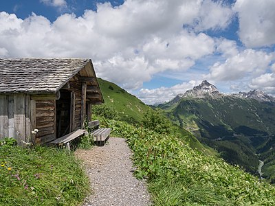 Shelter between Bürstegg and Steffisalpe, a bench, views over the Lech valley and Biberkopf mountain. Lech/Warth, Vorarlberg, Austria