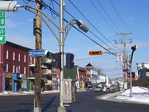 Roh Queen a College Street v centru města