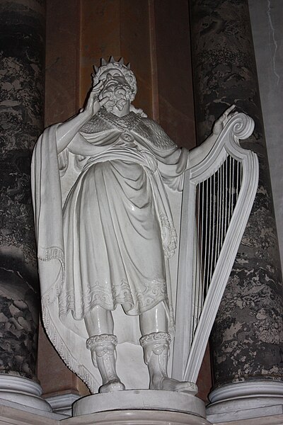 File:Lienz - Stadtpfarrkirche St. Andrä - David-Skulptur.jpg