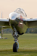 English: Red Bull (The Flying Bulls) Lockheed P-38L Lightning (reg. N25Y, cn 422-8509, built in 1944). Engine: 2 × Allison V1710 (2 × 1.475 hp). Deutsch: Red Bull (The Flying Bulls) Lockheed P-38L Lightning (Reg. N25Y, cn 422-8509, Baujahr 1944). Antrieb: 2 × Allison V1710 (2 × 1.475 PS).