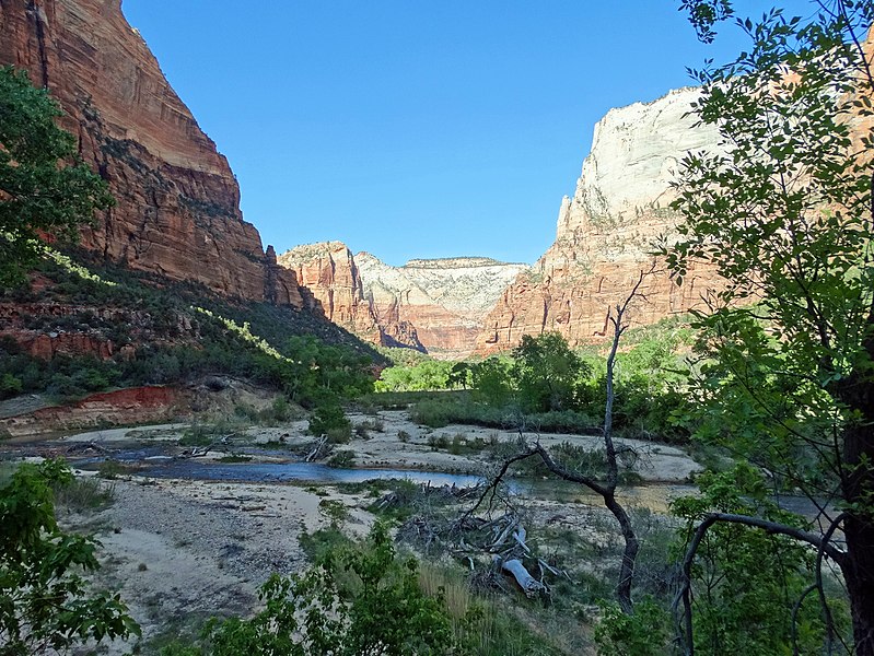 File:Losing the Sun, Virgin River, Zion NP 2014 (28298052804).jpg